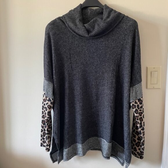 FIRST LOVE (Lovelyn) Dk Grey Tunic Sweater  Stripped/Cheetah printed Slvs Size L - Picture 1 of 10